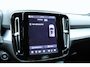 Volvo XC40 B4 Plus Dark | Panoramadak | Trekhaak | Verwarmbare voorstoelen en stuurwiel | Premium audio by Harman Kardon | Adaptieve cruise control