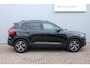 Volvo XC40 B4 Plus Dark | Panoramadak | Trekhaak | Verwarmbare voorstoelen en stuurwiel | Premium audio by Harman Kardon | Adaptieve cruise control