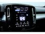 Volvo XC40 B4 Plus Dark | Panoramadak | Trekhaak | Verwarmbare voorstoelen en stuurwiel | Premium audio by Harman Kardon | Adaptieve cruise control