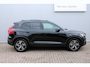 Volvo XC40 B4 Plus Dark | Panoramadak | Trekhaak | Verwarmbare voorstoelen en stuurwiel | Premium audio by Harman Kardon | Adaptieve cruise control
