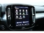 Volvo XC40 B4 Plus Dark | Panoramadak | Trekhaak | Verwarmbare voorstoelen en stuurwiel | Premium audio by Harman Kardon | Adaptieve cruise control
