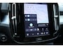 Volvo XC40 B4 Plus Dark | Panoramadak | Trekhaak | Verwarmbare voorstoelen en stuurwiel | Premium audio by Harman Kardon | Adaptieve cruise control