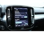 Volvo XC40 B4 Plus Dark | Panoramadak | Trekhaak | Verwarmbare voorstoelen en stuurwiel | Premium audio by Harman Kardon | Adaptieve cruise control
