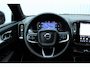 Volvo XC40 B4 Plus Dark | Panoramadak | Trekhaak | Verwarmbare voorstoelen en stuurwiel | Premium audio by Harman Kardon | Adaptieve cruise control