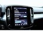 Volvo XC40 B4 Plus Dark | Panoramadak | Trekhaak | Verwarmbare voorstoelen en stuurwiel | Premium audio by Harman Kardon | Adaptieve cruise control