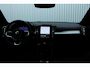 Volvo XC40 B4 Plus Dark | Panoramadak | Trekhaak | Verwarmbare voorstoelen en stuurwiel | Premium audio by Harman Kardon | Adaptieve cruise control