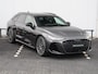 Audi A6 Avant 55 TFSI e quattro S edition Competition | Luchtvering | B&O met hoofdsteunspeakers | Matrix/O-led | HUD | Bijrijderscherm | Rode stiksels | Sfeerverl. | Stuurverwarming | Stoel verw. v+a | 21'' velgen | Carbon inleg | Trekhaak |