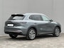 Geely Starray EM-i 1.5 Max+ / 29,8 kWh / 136km WLTP / max 1055km Actieradius / PHEV / Plug-in / Fabrieksgarantie tot 07-2034 / Stoelverwarming voor en achter / Stoelmassage / Schuif-kantel dak / Stoelventilatie / Stuurverwarming / Elektrisch verstelbare stoelen / Elektrische achterklep / Adaptieve cruise control / Apple Carplay/Android Auto / Navigatie /