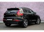 Volvo XC40 2.0 B4 Plus Dark | Trekhaak | Harman Kardon Audio | Achteruitrijcamera | Parkeersensoren | Keyless Entry | Elektrische Achterklep | Elektrisch Verstelbare Voorstoelen | Stoelverwarming | Google Navigatie | Apple Carplay | Android Auto | Lichtmetalen Velgen 18 inch