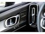 Volvo XC40 2.0 B4 Plus Dark | Trekhaak | Harman Kardon Audio | Achteruitrijcamera | Parkeersensoren | Keyless Entry | Elektrische Achterklep | Elektrisch Verstelbare Voorstoelen | Stoelverwarming | Google Navigatie | Apple Carplay | Android Auto | Lichtmetalen Velgen 18 inch