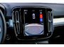 Volvo XC40 2.0 B4 Plus Dark | Trekhaak | Harman Kardon Audio | Achteruitrijcamera | Parkeersensoren | Keyless Entry | Elektrische Achterklep | Elektrisch Verstelbare Voorstoelen | Stoelverwarming | Google Navigatie | Apple Carplay | Android Auto | Lichtmetalen Velgen 18 inch