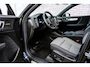 Volvo XC40 2.0 B4 Plus Dark | Trekhaak | Harman Kardon Audio | Achteruitrijcamera | Parkeersensoren | Keyless Entry | Elektrische Achterklep | Elektrisch Verstelbare Voorstoelen | Stoelverwarming | Google Navigatie | Apple Carplay | Android Auto | Lichtmetalen Velgen 18 inch