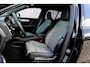 Volvo XC40 2.0 B4 Plus Dark | Trekhaak | Harman Kardon Audio | Achteruitrijcamera | Parkeersensoren | Keyless Entry | Elektrische Achterklep | Elektrisch Verstelbare Voorstoelen | Stoelverwarming | Google Navigatie | Apple Carplay | Android Auto | Lichtmetalen Velgen 18 inch