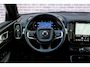 Volvo XC40 2.0 B4 Plus Dark | Trekhaak | Harman Kardon Audio | Achteruitrijcamera | Parkeersensoren | Keyless Entry | Elektrische Achterklep | Elektrisch Verstelbare Voorstoelen | Stoelverwarming | Google Navigatie | Apple Carplay | Android Auto | Lichtmetalen Velgen 18 inch