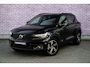 Volvo XC40 2.0 B4 Plus Dark | Trekhaak | Harman Kardon Audio | Achteruitrijcamera | Parkeersensoren | Keyless Entry | Elektrische Achterklep | Elektrisch Verstelbare Voorstoelen | Stoelverwarming | Google Navigatie | Apple Carplay | Android Auto | Lichtmetalen Velgen 18 inch