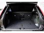 Volvo XC40 2.0 B4 Plus Dark | Trekhaak | Harman Kardon Audio | Achteruitrijcamera | Parkeersensoren | Keyless Entry | Elektrische Achterklep | Elektrisch Verstelbare Voorstoelen | Stoelverwarming | Google Navigatie | Apple Carplay | Android Auto | Lichtmetalen Velgen 18 inch
