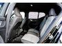 Volvo XC40 2.0 B4 Plus Dark | Trekhaak | Harman Kardon Audio | Achteruitrijcamera | Parkeersensoren | Keyless Entry | Elektrische Achterklep | Elektrisch Verstelbare Voorstoelen | Stoelverwarming | Google Navigatie | Apple Carplay | Android Auto | Lichtmetalen Velgen 18 inch