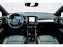 Volvo XC40 2.0 B4 Plus Dark | Trekhaak | Harman Kardon Audio | Achteruitrijcamera | Parkeersensoren | Keyless Entry | Elektrische Achterklep | Elektrisch Verstelbare Voorstoelen | Stoelverwarming | Google Navigatie | Apple Carplay | Android Auto | Lichtmetalen Velgen 18 inch