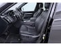 Land Rover Discovery 3.0 Sd6 Landmark Edition | GRIJS KENTEKEN | Luchtvering | Panoramadak | Trekhaak | Camera | Stoel+Stuurverwarming