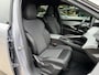 Peugeot 3008 1.6 plug-in Hybrid 195 Allure | Afneembare trekhaak 1550 KG | Tot 8 jaar Garantie | Stekkerhybride tot 85 KM Elektrisch Rijden | Navigatie | Stuurverwarming | 360 Graden Camera | Keyless Entry | LED Verlichting | 19" Lichtmetalen Velgen |