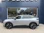 Peugeot 3008 1.6 plug-in Hybrid 195 Allure | Afneembare trekhaak 1550 KG | Tot 8 jaar Garantie | Stekkerhybride tot 85 KM Elektrisch Rijden | Navigatie | Stuurverwarming | 360 Graden Camera | Keyless Entry | LED Verlichting | 19" Lichtmetalen Velgen |