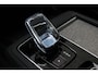 Volvo XC90 2.0 T8 Plug-in hybrid AWD Ultra Dark Luchtvering | Panoramadak | Trekhaak | Verwarmbare voorstoelen met massage en ventilatie | Head-up display | 360 graden camera | Premium audio by Bowers & Wilkins |
