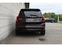 Volvo XC90 2.0 T8 Plug-in hybrid AWD Ultra Dark Luchtvering | Panoramadak | Trekhaak | Verwarmbare voorstoelen met massage en ventilatie | Head-up display | 360 graden camera | Premium audio by Bowers & Wilkins |