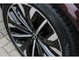 Volvo XC90 2.0 T8 Plug-in hybrid AWD Ultra Dark Luchtvering | Panoramadak | Trekhaak | Verwarmbare voorstoelen met massage en ventilatie | Head-up display | 360 graden camera | Premium audio by Bowers & Wilkins |