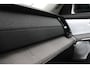 Volvo XC90 2.0 T8 Plug-in hybrid AWD Ultra Dark Luchtvering | Panoramadak | Trekhaak | Verwarmbare voorstoelen met massage en ventilatie | Head-up display | 360 graden camera | Premium audio by Bowers & Wilkins |