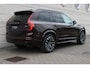 Volvo XC90 2.0 T8 Plug-in hybrid AWD Ultra Dark Luchtvering | Panoramadak | Trekhaak | Verwarmbare voorstoelen met massage en ventilatie | Head-up display | 360 graden camera | Premium audio by Bowers & Wilkins |