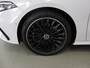 Mercedes-Benz A-klasse 250 e AMG Line | Night | Multispaaks velgen | Panoramadak | Multibeam | Sfeerverlichting |