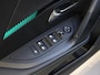 Peugeot 2008 SUV Allure Pack 130 pk Automaat | Achteruitrijcamera | Climate Control | Apple Carplay/ Android auto | Stoelverwarming