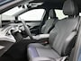 Peugeot 5008 SUV Allure Hybrid 145pk Automaat | 7 Zitplaatsen | Navigatie | 360° Camera | Adaptieve Cruise Control | Climate Control | Parkeersensoren v+a | Stuurverwarming | Armsteun | Led koplampen | Keyless | Draadloze Apple Carplay / Android Auto | Automatisch dimlicht | Regensensor | Donker getint glas | 19" Lichtmetalen velgen |