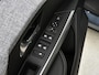 Peugeot 5008 SUV Allure Hybrid 145pk Automaat | 7 Zitplaatsen | Navigatie | 360° Camera | Adaptieve Cruise Control | Climate Control | Parkeersensoren v+a | Stuurverwarming | Armsteun | Led koplampen | Keyless | Draadloze Apple Carplay / Android Auto | Automatisch dimlicht | Regensensor | Donker getint glas | 19" Lichtmetalen velgen |