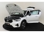 Volvo XC40 B4 (M-HYBRID) PLUS DARK -HARMAN/KARDON|CAMERA|ADAP.CRUISE|POWER-SEATS|VERW.VOORRUIT|TREKHAAK|19"