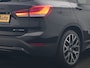 BMW X1 xDrive25e Sportline PHEV 221pk Dealer O.H | Trekhaak Afn. | Panodak | Camera | Head Up | Sportstoelen & Stuur Verwarmd | Cruise Control | Sfeerverlichting | Navigatie | Virtual | DAB | 19"L.M | Plug In Hybrid |