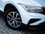 Volkswagen Tiguan 1.5 TSI Life Business | Adaptieve Cruise Control | Stoelverwarming | Apple Carplay | Android Auto | Navigatie | Lichtmetalen Velgen | Parkeersensoren Voor & Achter | Climate Control |