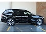 Volvo EX90 Twin Motor Performance Ultra 7p. 111 kWh | 97% SOH | Luchtvering | Bowers & Wilkins Premium Audio | Semi Electrische Wegklapbare Trekhaak | Pilot Pack | Stoelverwarming | Cardamom bekleding | 360° Parkeercamera | Google Infotainment