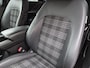 Hyundai Ioniq 6 First Edition AWD 77.4 kWh / 100% SOH / 8 jaar Batterijgarantie / Dealer onderhouden / Fabrieksgarantie tot 02-2028 / CCS snelladen / warmtepomp / Stuur- Stoel & Achterbank verwarming / Glazen schuif- en kanteldak / WLTP bereik 519 km bereik stad 658 km / Head Up Display / Rondomzicht camera /