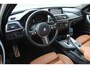 BMW 3-Serie Touring 318i M Sport | 2E EIGENAAR | PANO-DAK | LEDER | HARMAN-KARDON | SPORTONDERSTEL | STOELVERW | NAVI | PDC | LED