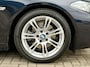 BMW 5-Serie 520i -184pk | M Sport | Automaat | 145.000 km NAP | NL Auto | Dealeronderhouden | Top Staat ! | Carbonschwarz |