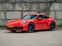 Porsche 911 Carrera 992 3.0 PDK 385PK (2020) | Sportuitlaat | Schuifdak | Sportstoelen | DealerOH | Compl. Historie | Indisch Rood