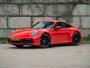Porsche 911 Carrera 992 3.0 PDK 385PK (2020) | Sportuitlaat | Schuifdak | Sportstoelen | DealerOH | Compl. Historie | Indisch Rood