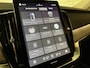 Volvo XC90 T8 AWD Recharge Ultra Bright | Luchtvering | Stoelventilatie | Trekhaak | 360 Camera | Head-Up Display | Stoelmassage | Harman Kardon | 455pk | Adaptieve Cruise Control | Stoelverwarming voor+achter | Stuurwielverwarming | Schuifdak | Full LED Meesturende koplampen | Pilot Assist | BLIS Dode Hoek Detectie | Alcantara hemelbekleding | Lederen zonnekleppen en handgrepen | Elektrische voorstoelen geheugen | Nappa Lederen bekleding | Zitting verlenging voorstoelen | Lederen dashboard | 21 Inch | Google Infotainment | Keyless Drive | Privacy Glass | Elektrisch bedienbare achterklep | Geïntegreerd kinderzitje achterin | Geïntegreerde zongordijnen achterportieren | Verlichte instaplijsten | 7-Persoons | 4-Zone Climate Control | DAB Radio | Apple Carplay/Android Auto | Alarm Klasse III | Denim Blue Metallic |