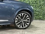 Volvo XC90 T8 AWD Recharge Ultra Bright | Luchtvering | Stoelventilatie | Trekhaak | 360 Camera | Head-Up Display | Stoelmassage | Harman Kardon | 455pk | Adaptieve Cruise Control | Stoelverwarming voor+achter | Stuurwielverwarming | Schuifdak | Full LED Meesturende koplampen | Pilot Assist | BLIS Dode Hoek Detectie | Alcantara hemelbekleding | Lederen zonnekleppen en handgrepen | Elektrische voorstoelen geheugen | Nappa Lederen bekleding | Zitting verlenging voorstoelen | Lederen dashboard | 21 Inch | Google Infotainment | Keyless Drive | Privacy Glass | Elektrisch bedienbare achterklep | Geïntegreerd kinderzitje achterin | Geïntegreerde zongordijnen achterportieren | Verlichte instaplijsten | 7-Persoons | 4-Zone Climate Control | DAB Radio | Apple Carplay/Android Auto | Alarm Klasse III | Denim Blue Metallic |