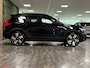 Volvo XC40 Recharge Plus 70 kWh | 99% SoH | Trekhaak | All-Season banden | Adaptieve Cruise Control | Parkeercamera | Stoel en Stuurwielverwarming | 20 Inch | Pilot Assist | BLIS Dode Hoek Detectie | Textiel Connect Charcoal bekleding | Zitting verlenging voorstoelen | Google Infotainment | Warmtepomp | Keyless Drive | Parkeersensoren voor+achter | Privacy Glass | Elektrisch bedienbare achterklep | Draadloos telefoon opladen | DAB Radio | Apple Carplay/Android Auto | Volvo On Call met mobiele App functie | Onyx Black Metallic |