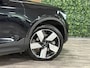 Volvo XC40 Recharge Plus 70 kWh | 99% SoH | Trekhaak | All-Season banden | Adaptieve Cruise Control | Parkeercamera | Stoel en Stuurwielverwarming | 20 Inch | Pilot Assist | BLIS Dode Hoek Detectie | Textiel Connect Charcoal bekleding | Zitting verlenging voorstoelen | Google Infotainment | Warmtepomp | Keyless Drive | Parkeersensoren voor+achter | Privacy Glass | Elektrisch bedienbare achterklep | Draadloos telefoon opladen | DAB Radio | Apple Carplay/Android Auto | Volvo On Call met mobiele App functie | Onyx Black Metallic |