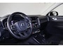 Volvo XC40 T2 Momentum Core - Parkeercamera achter - Verwarmde voorstoelen & stuur - Parkeersensoren voor & achter - Cruise Control - Volvo On Call - 17' LMV
