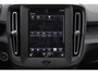 Volvo XC40 T2 Momentum Core - Parkeercamera achter - Verwarmde voorstoelen & stuur - Parkeersensoren voor & achter - Cruise Control - Volvo On Call - 17' LMV