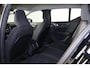 Volvo XC40 T2 Momentum Core - Parkeercamera achter - Verwarmde voorstoelen & stuur - Parkeersensoren voor & achter - Cruise Control - Volvo On Call - 17' LMV